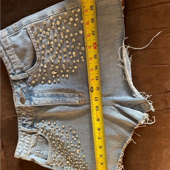 Cloud Ten Jean shorts. Crystal embellishments. NWT. Super cute! Size medium - Picture 12 of 14